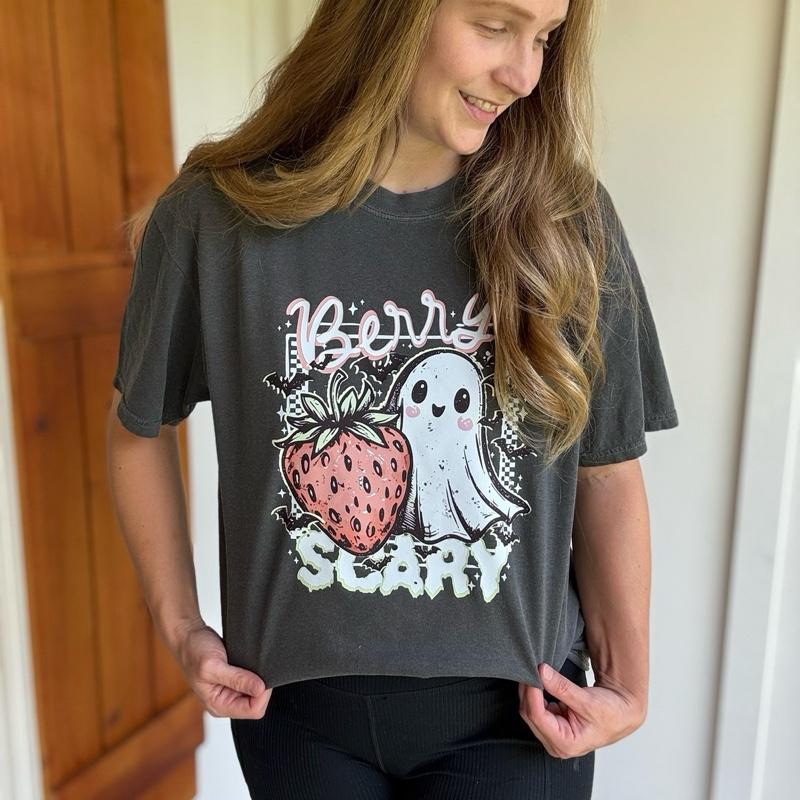 Berry scary Halloween 90s Halloween Shirt Tshirt Comfort Color with ghost and strawberry Design