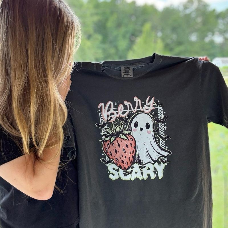 Berry scary Halloween 90s Halloween Shirt Tshirt Comfort Color with ghost and strawberry Design