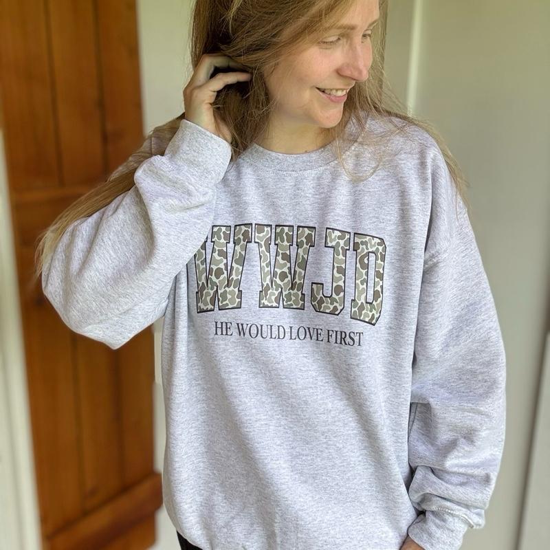 WWJD camo he would love first crewneck Cotton Casual Pullover